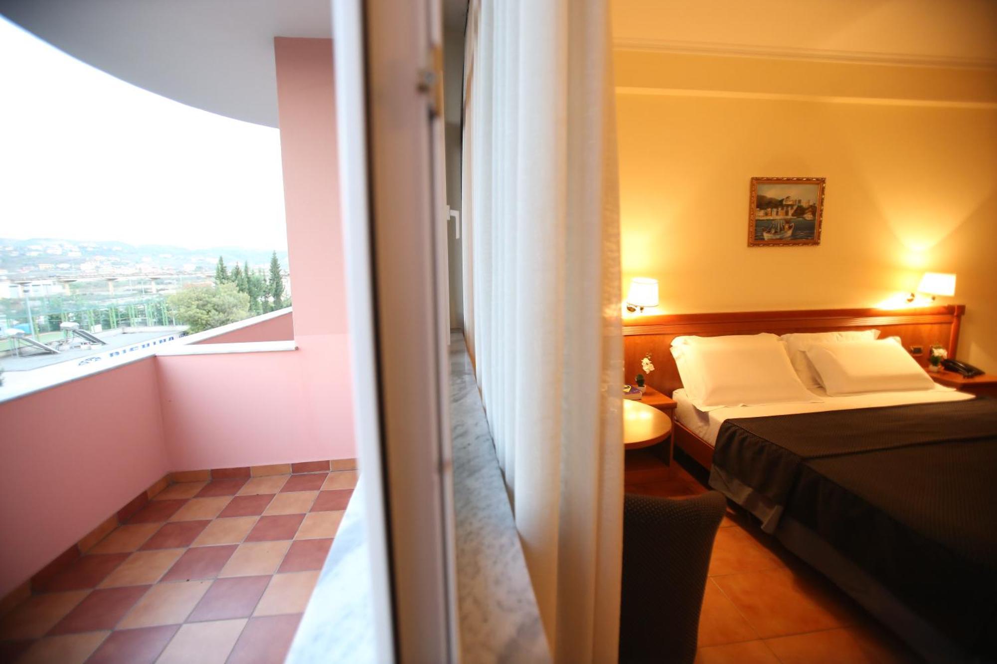 Hotel Continental Vorë Eksteriør bilde