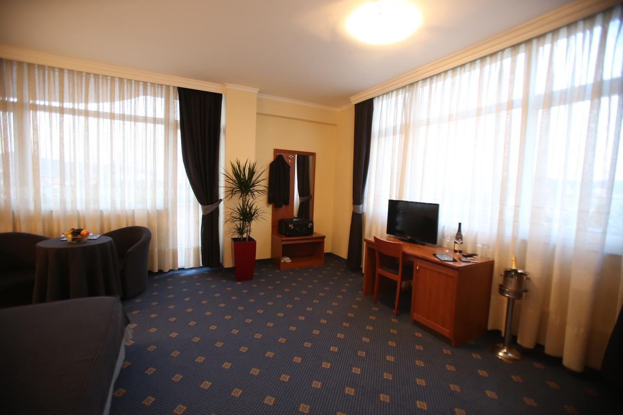 Hotel Continental Vorë Eksteriør bilde