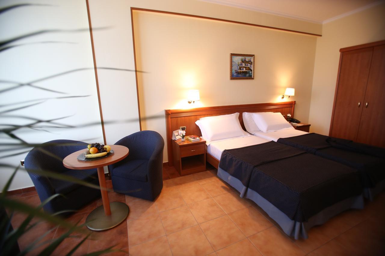 Hotel Continental Vorë Eksteriør bilde