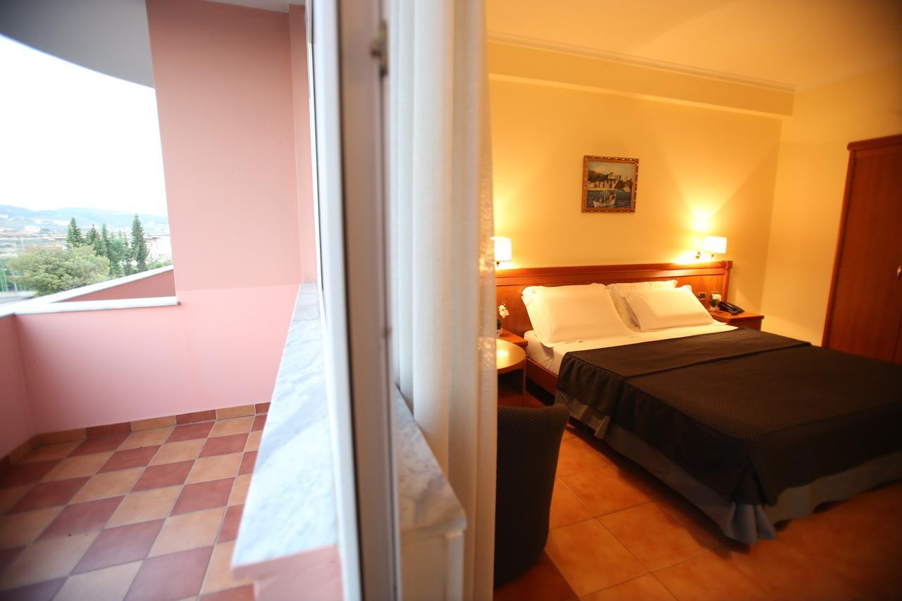 Hotel Continental Vorë Eksteriør bilde