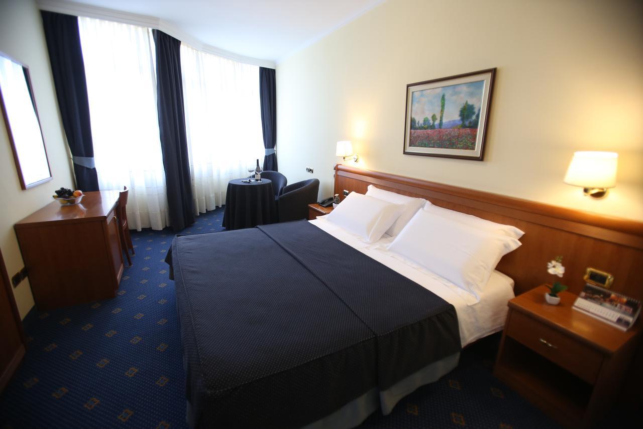 Hotel Continental Vorë Eksteriør bilde