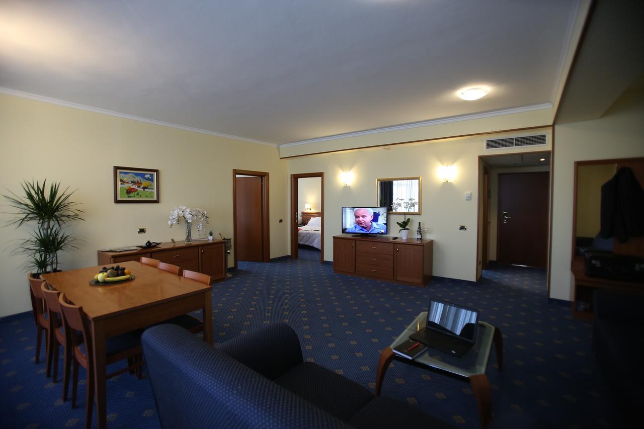 Hotel Continental Vorë Eksteriør bilde