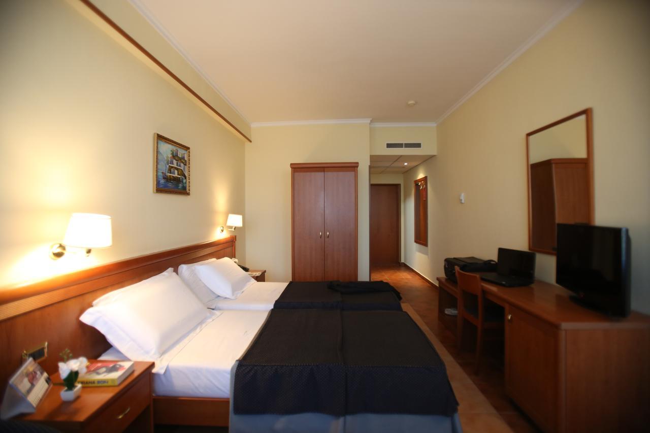 Hotel Continental Vorë Eksteriør bilde