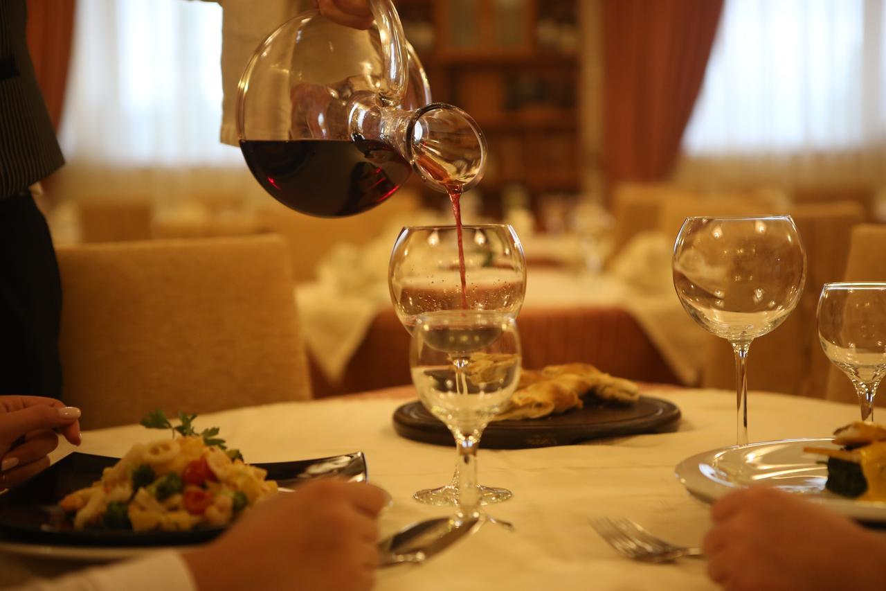 Hotel Continental Vorë Eksteriør bilde